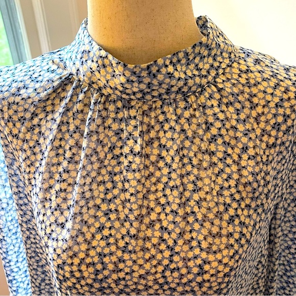 H&M Blue and White Floral Feminine Long Sleeve Blouse Size M - Picture 12 of 12
